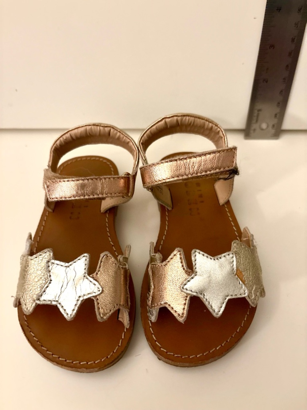 Mini Boden Metallic Gold and Silver Star Sandals size 8.5/9